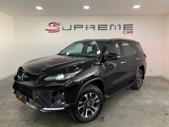 TOYOTA HILUX SW4 2.8 D-4D TURBO DIESEL SRX PLATINUM 7L 4X4 AUTOMÁTICO